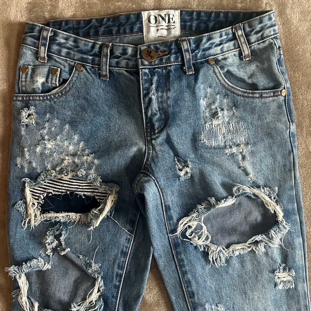 One by EightySeven X Distressed Skinny Jeans Size 26|Zipper Ankle|Patch Detail - Picture 6 of 16